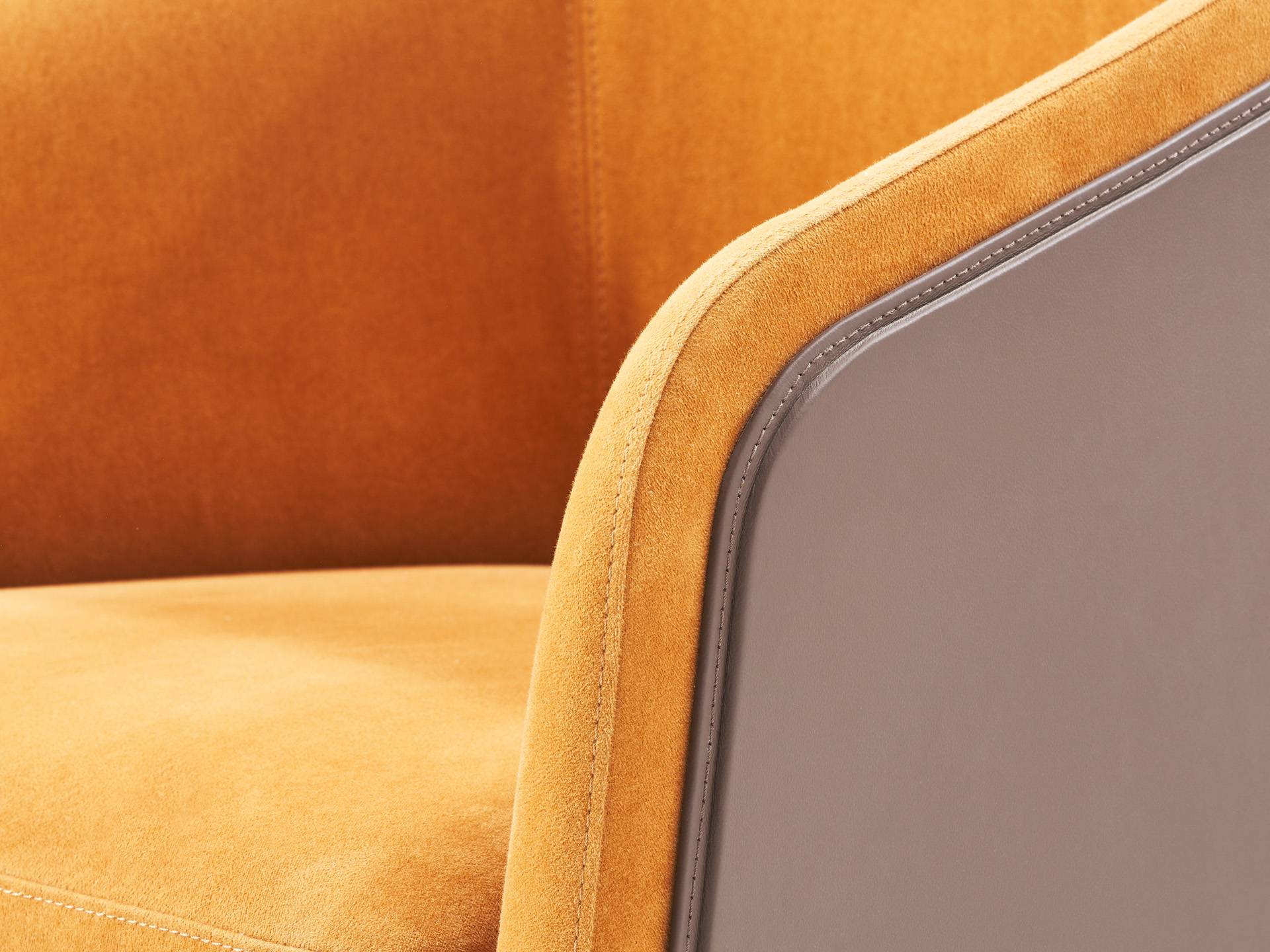 RAVOH-THEATRE-HERTZ-ARMCHAIR-04.jpg